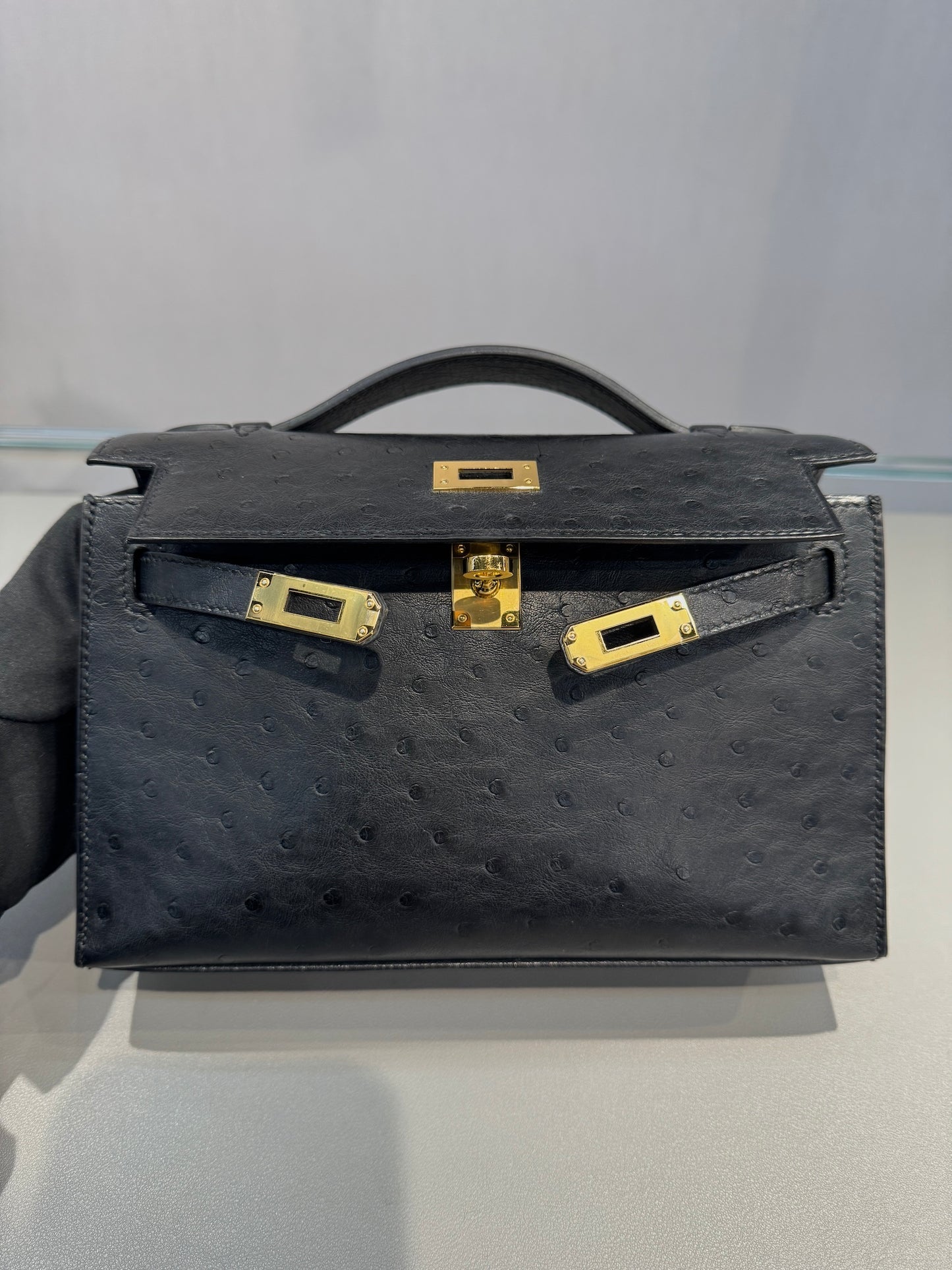 愛馬仕 Kelly Pochette Noir 鴕鳥皮